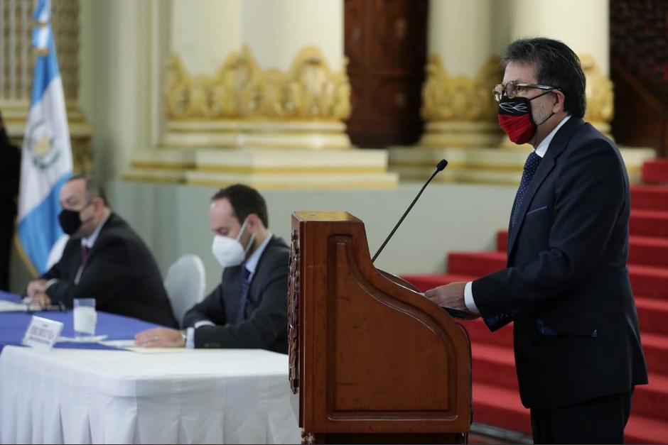 Le embajador Luis Arreaga participó en el lanzamiento del plan "La Ruta", junto con el presidente Alejandro Giammattei y el canciller Pedro Brolo. (Foto: Presidencia)