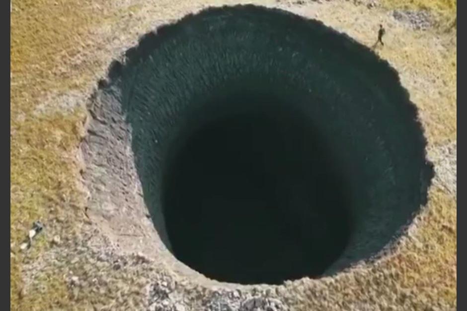 El cráter fue descubierto a finales de julio, pero las televisoras en Rusia lo dieron a conocer recientemente. (Foto: Clarín)