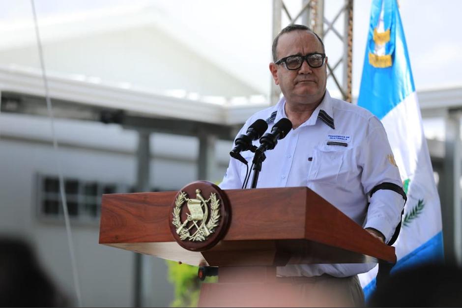 El presidente Alejandro Giammattei participó en la inauguración del hospital temporal de Santa Lucía Cotzumalguapa. (Foto: Presidencia)