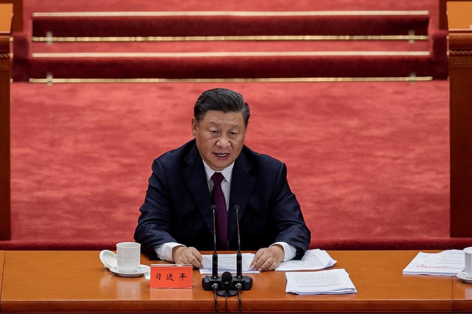 El presidente de China, Xi Jiping realizó una ceremonia para homenajear al personal médico y asegurar que su país venció al coronavirus. (Foto: AFP)