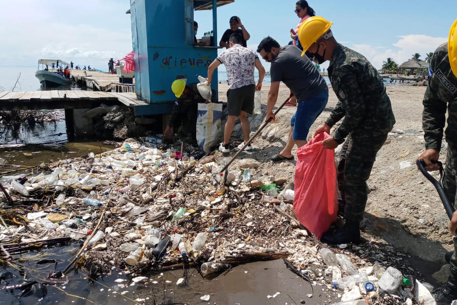 Toneladas de basura llegaron hasta Honduras a través del río Motagua y ha generado un problema en ese país. (Foto: HonduDiario)