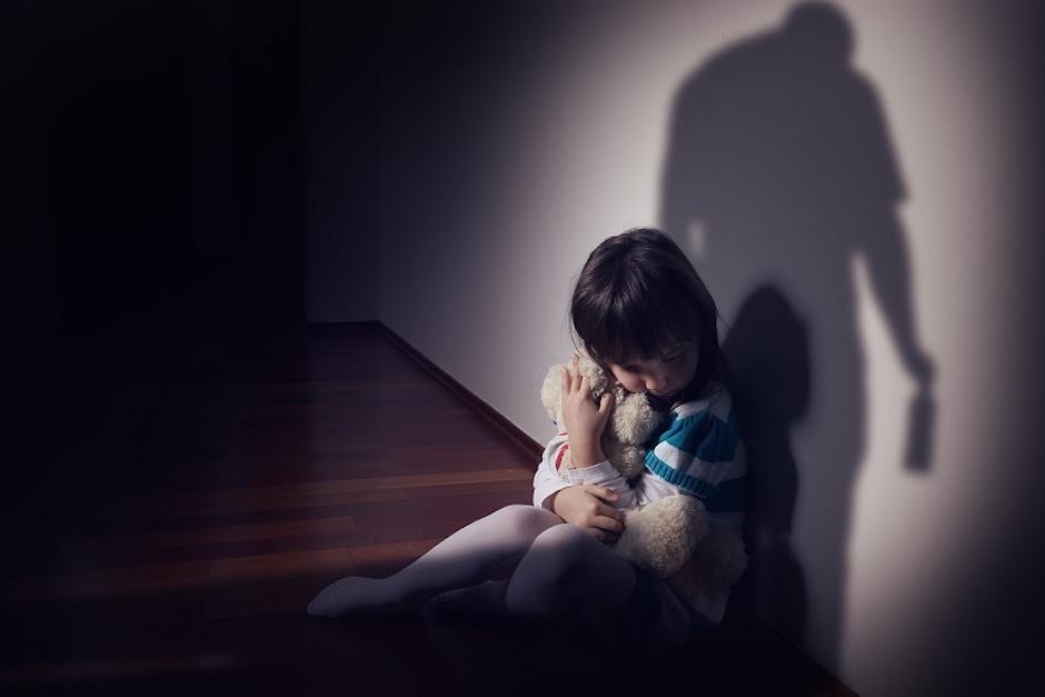 Dos personas fueron capturadas por la PNC y acusadas de abusar de niñas para producir pornografía infantil (Foto ilustrativa: rdn)