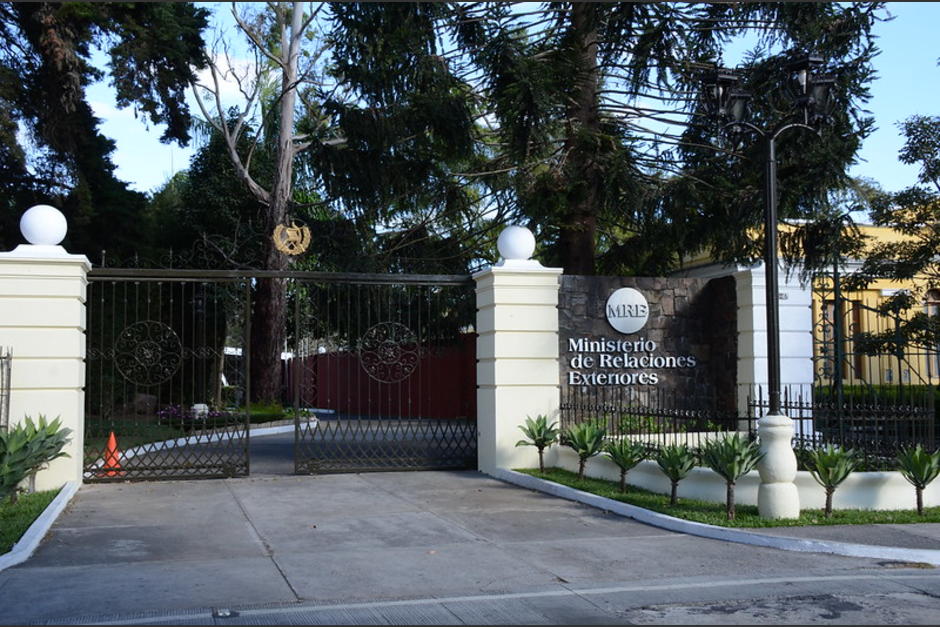 La Cancillería anunció cambios en el servicio diplomático de Guatemala debido a problemas financieros. (Foto: DCA)