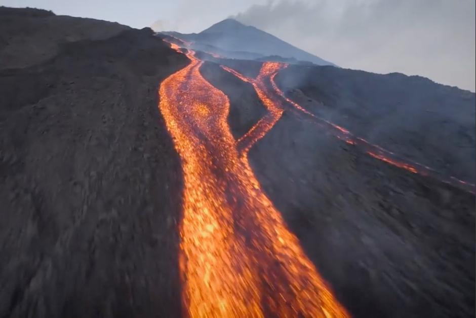 El video muestra la magnitud de los ríos de lava que descienden desde el cráter del volcán Pacaya. (Foto: ChapinFilms)&nbsp;