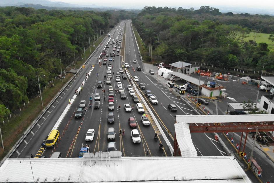 Cientos de veraneantes inician el retorno después del descanso prolongado de la Semana Santa. (Foto: Cortesía Nuestro Diario)