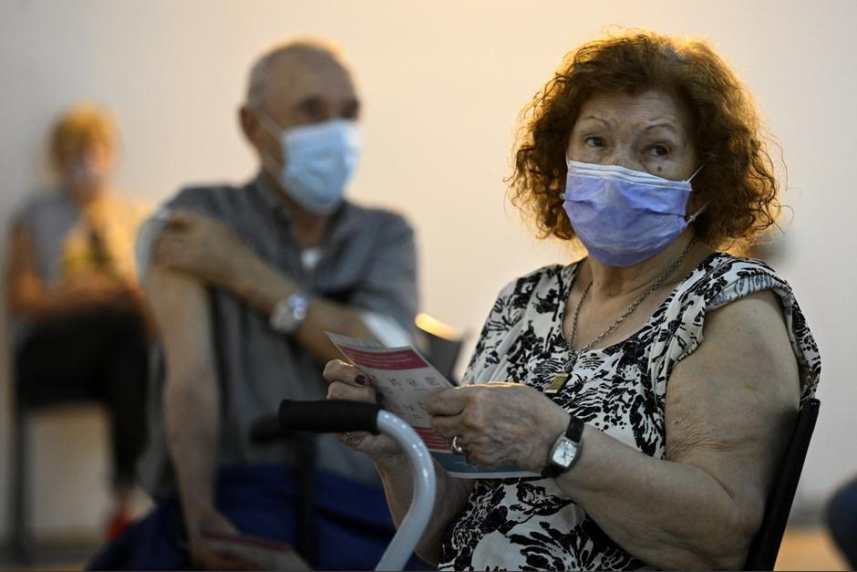 La ministra de Salud de Argentina pidió priorizar la salud sobre la política para reducir los niveles de contagios. (Foto: AFP)