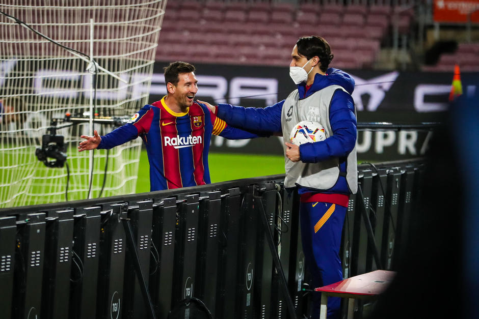 El alcanzapelotas festejó con Messi uno de sus goles en el partido contra el Getafe. (Foto: FC Barcelona)