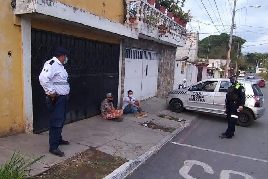 La PolicÃ­a Municipal de Mixco atrapÃ³ a los presuntos asaltantes&nbsp; (Foto: Muni Mixco)