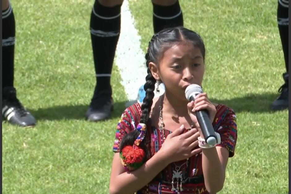 Apertura Interpretan Himno En K Iche En Juego De Futbol