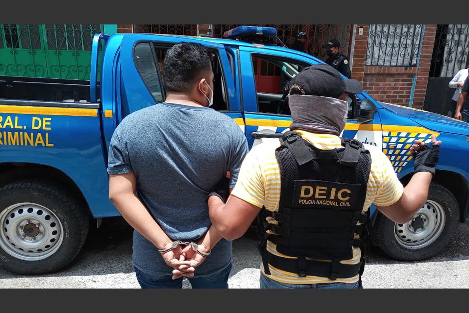 La PNC capturó en Amatitlán a dos hombres que serían los responsables del asesinato de una pareja en un sector residencial de Mixco. (Foto: PNC)&nbsp;