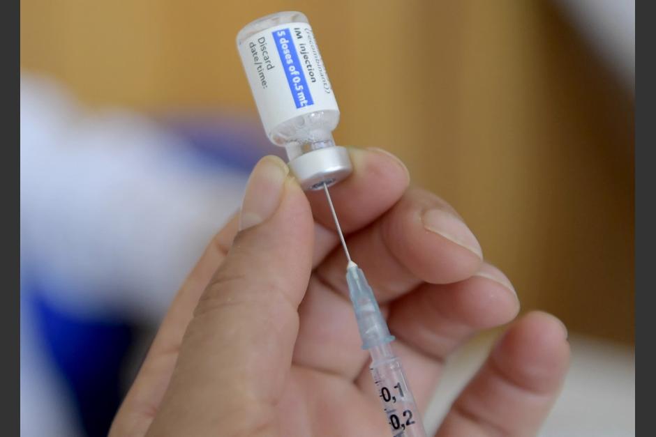 Algunas personas han denunciado que no fueron vacunados porque en el sistema ya aparecían inmunizados. (Foto: AFP)&nbsp;