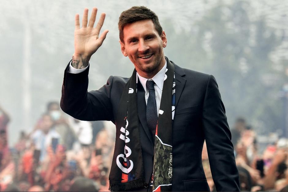 El encuentro entre Lionel Messi y los aficionados desató una gran fiesta en las afueras del estadio. (Foto: AFP)