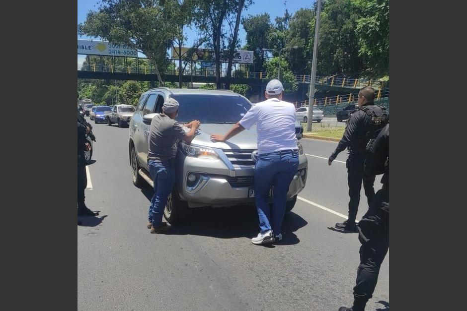 Capturan a hijo de "Guayo" Cano en bulevar Liberación, quien era acompañado por otra persona que portaba armas. Se le acusa de narcotráfico con fines de extradición. (Foto: PNC)
