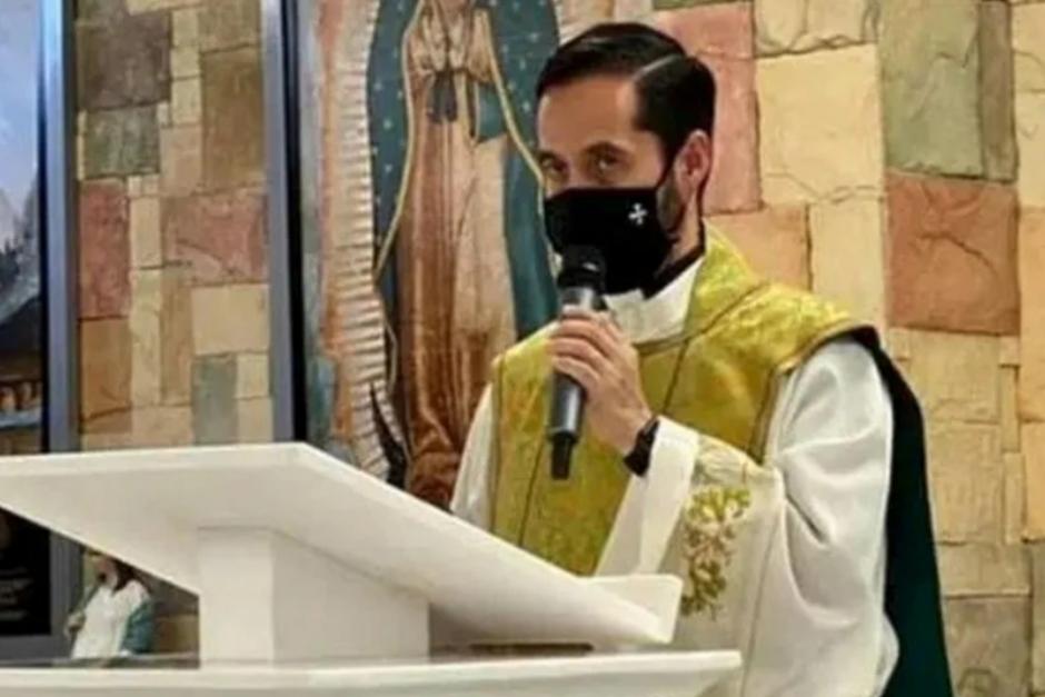 El sacerdote Noel Lozano criticó a los que no quieren vacunarse. (Foto: Facebook)&nbsp;