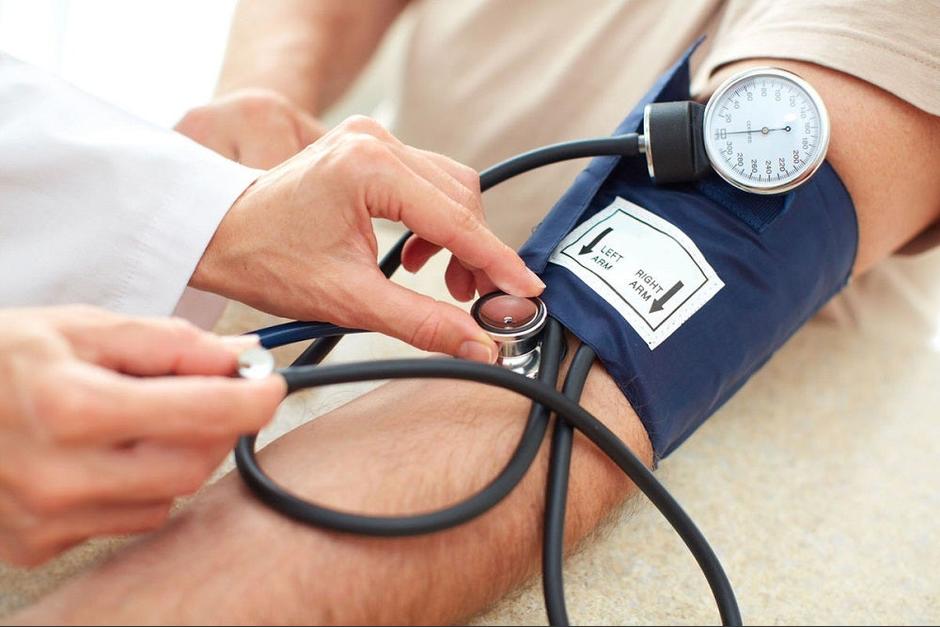La hipertensión arterial puede ser tratable siempre y cuando sea detectada a tiempo, según expertos. (Foto: Mejor con Salud)&nbsp;