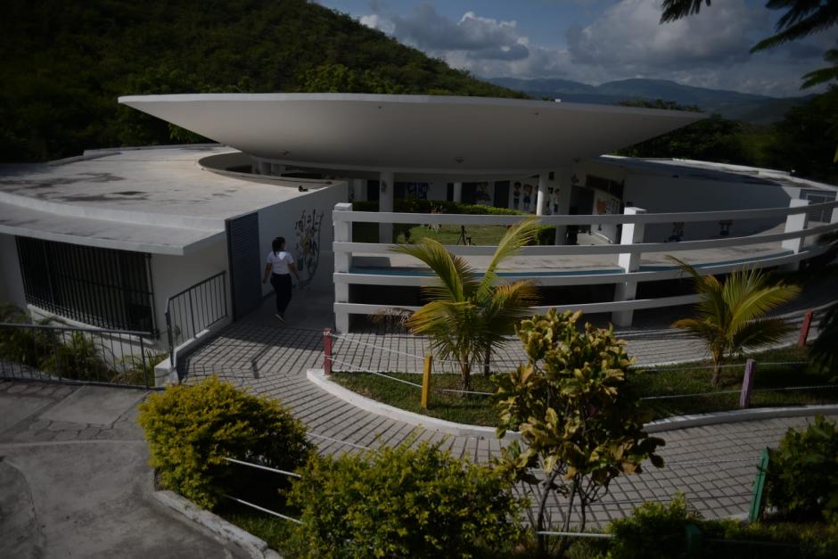 La escuela alberga más de 160 alumnos que esperan volver a las aulas. (Foto: Wilder López/Soy502)