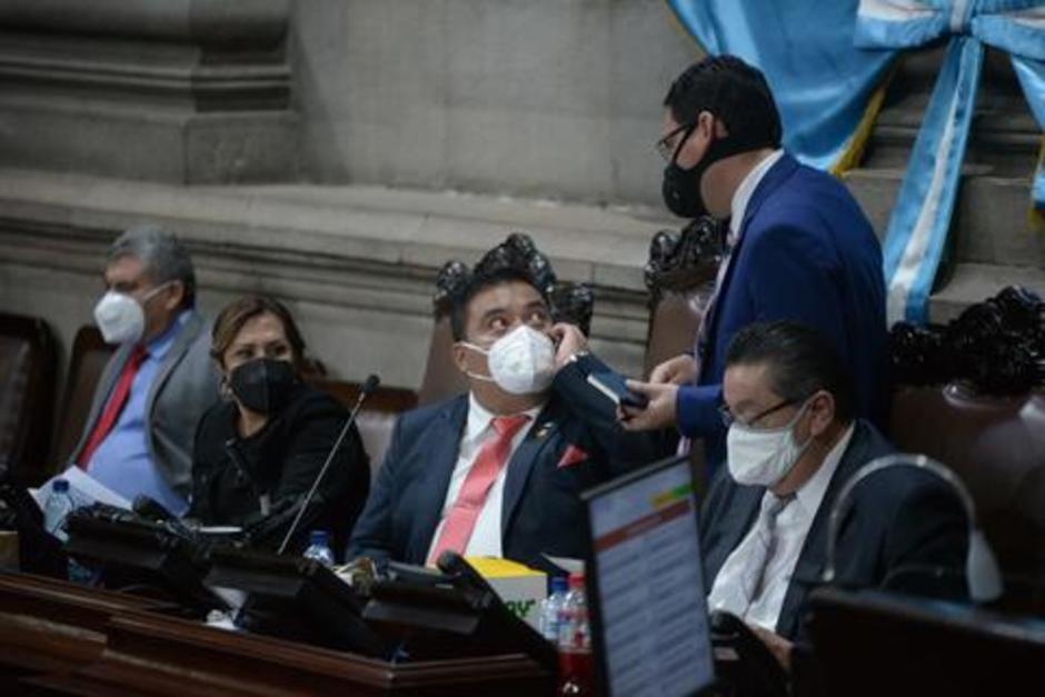 Allan Rodríguez (al centro) ha convocado a la Junta Directiva del Congreso para cumplir con lo ordenado por la CC y sesionen por el Estado de Calamidad. (Foto: archivi/Soy502)