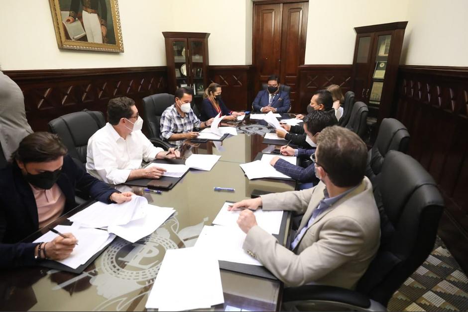 Los integrantes de la Junta Directiva durante la reunión en las oficinas del Congreso. (Foto: Congreso)