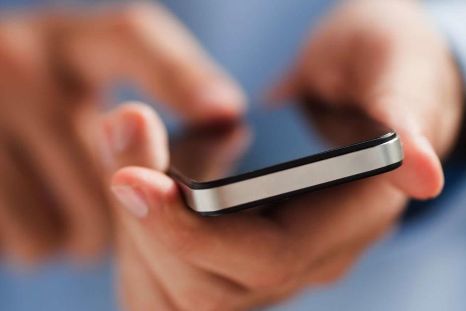 Una mujer relató la forma en la que un joven le devolvió su teléfono celular después de encontrarlo tirado en la calle. (Foto ilustrativa: tierramarillano.cl)