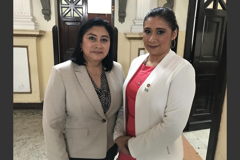 Delia Bac junto a su hija Eva Monte Bac, quien ahora representa a Guatemala como diputada en el Parlacen. (Foto: Archivo/Soy502)
