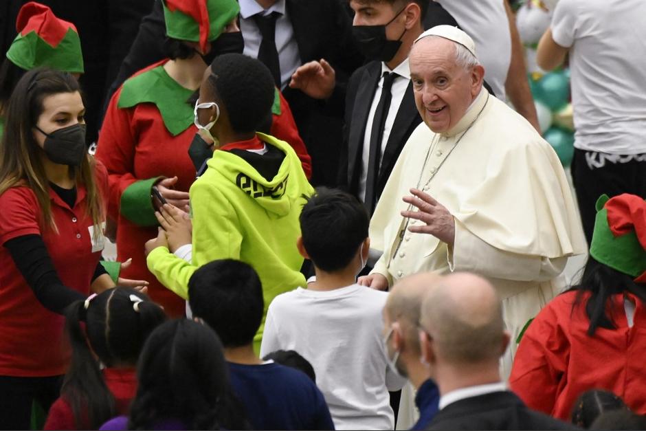 El papa Francisco se reunió con niños durante una audiencia especial el 19 de diciembre de 2021 en la ciudad del Vaticano. (Foto: AFP)
