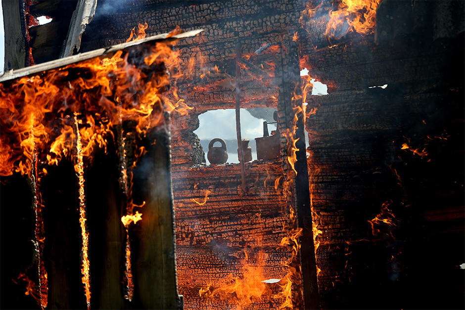 La pareja no pudo salir para salvarse de las llamas. (Foto: Shutterstock)