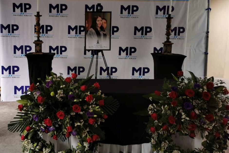 Personal del MP y de la PNC participaron en un homenaje póstumo para Luz María del Rocío López Morales. (Foto: MP)&nbsp;