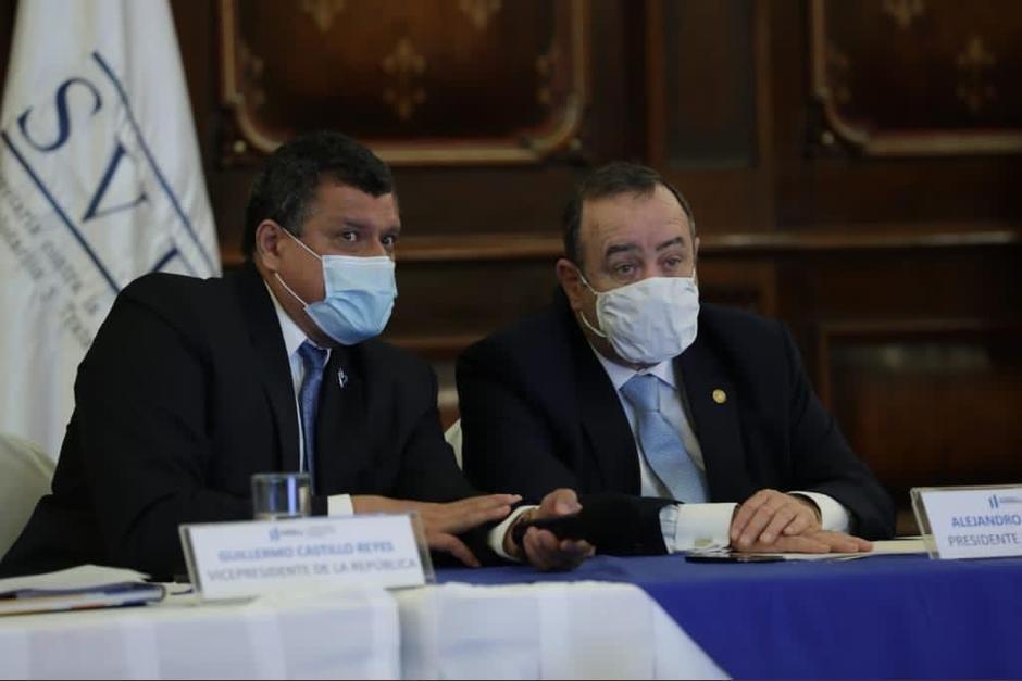 En los últimos seis meses ha sido evidente el distanciamiento entre el presidente Alejandro Giammattei y el vicepresidente Guillermo Castillo. (Foto: Archivo/Soy502)