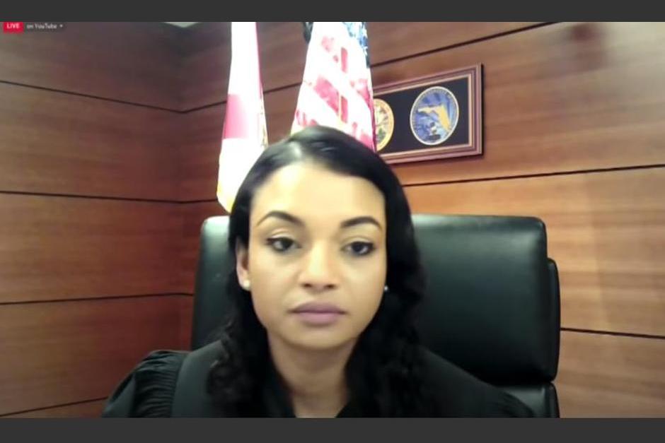 La jueza Tabitha Blackmon se vio sorprendida por las declaraciones del acusado. (Captura Video)