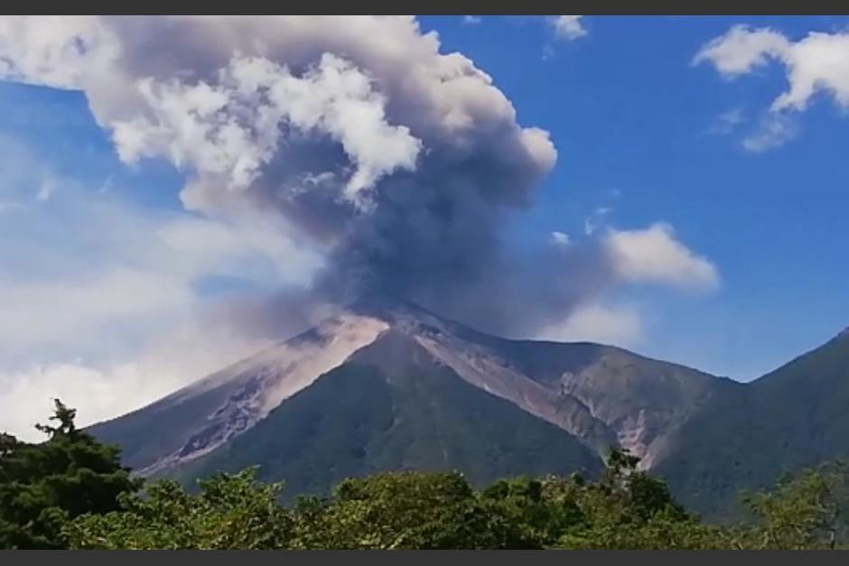 El volcán de Fuego mantiene actividad con lanzamiento de ceniza. (Foto: Archivo/Soy502)