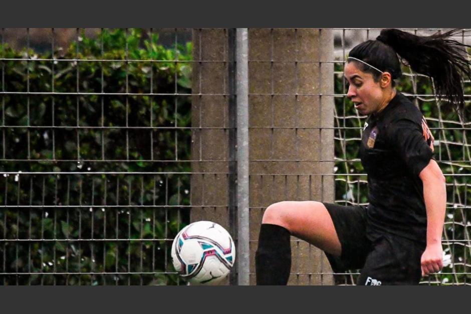 La futbolista guatemalteca anotó dos goles este domingo, para la victoria de su equipo. (Foto: Twitter / Ana Lucía Martínez)