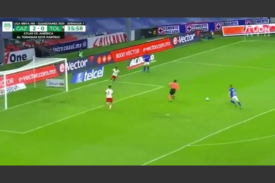 El Cruz Azul llevaba una ventaja amplia, pero el referí evitó un gol a puerta vacía. (Captura Video)