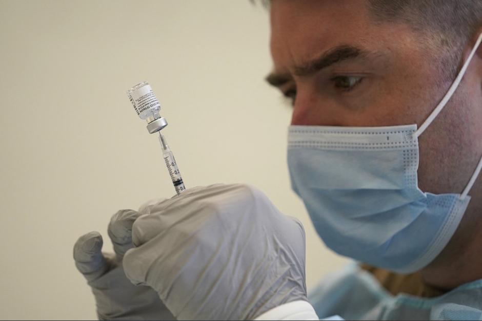 Guatemala podría comenzar a vacunar el próximo viernes 25 de febrero. (Foto: AFP)