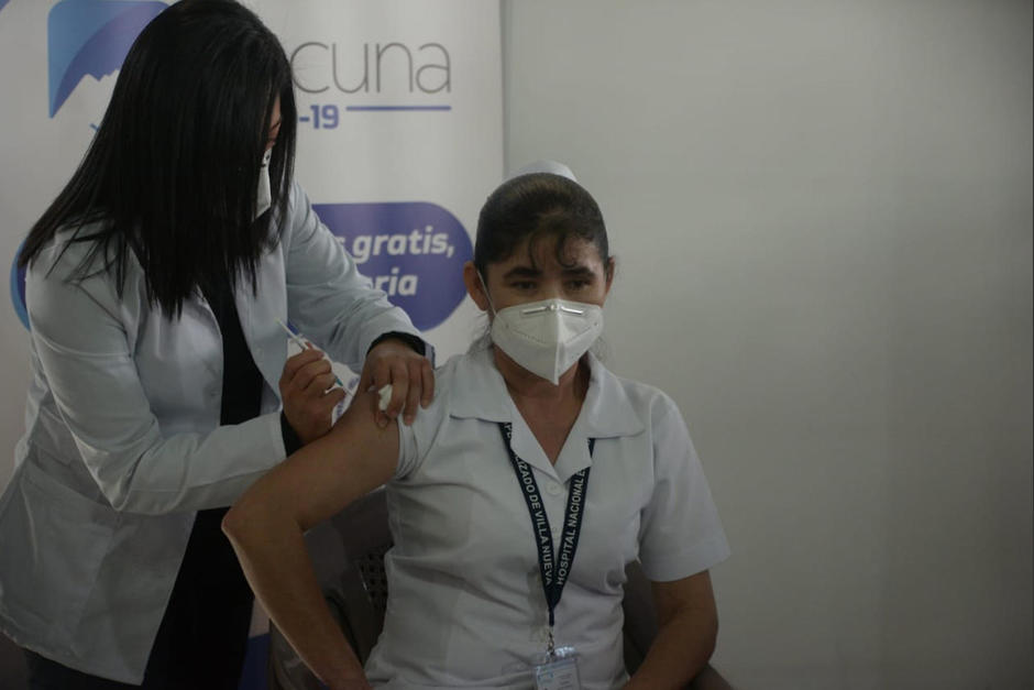 Magdalena Guevara fue la primera guatemalteca en recibir la vacuna contra el Covid-19. (Foto: Wilder López/Soy502)