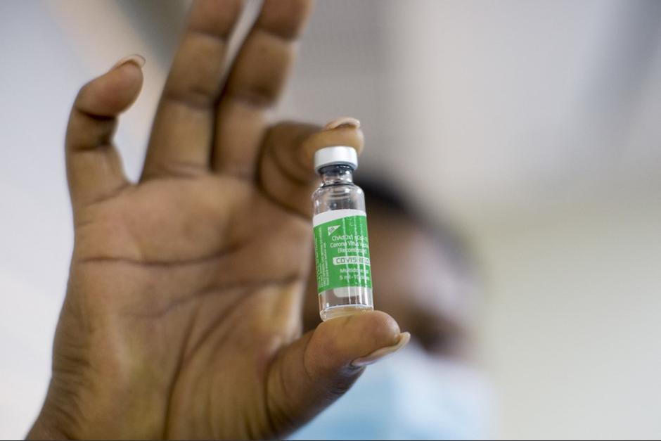 El laboratorio Serum Institute de la India es la encargada de producir la vacuna Covishield. (Foto: AFP)