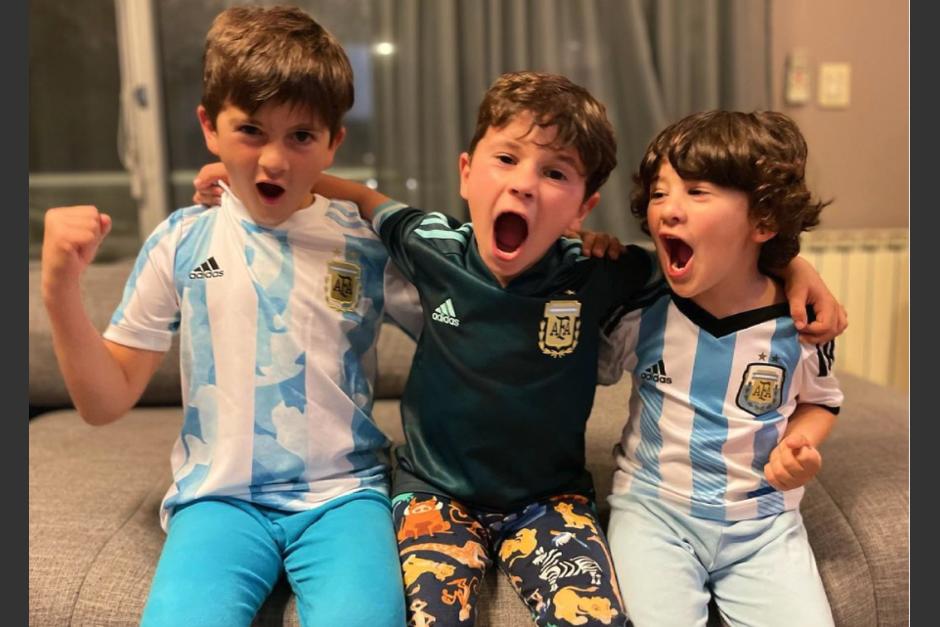 Los tres hijos de Lionel Messi no ocultaron su emoción al presenciar el gol de su padre en el juego entre Argentina y Ecuador. (Foto: Instagram/Antonela Roccuzzo)