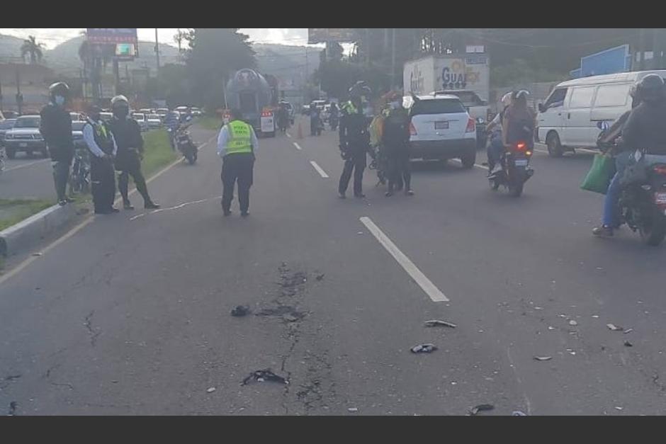 Un motorista murió en un accidente de tránsito que se produjo en la calzada Roosevelt. (Foto: Pablo Morales)