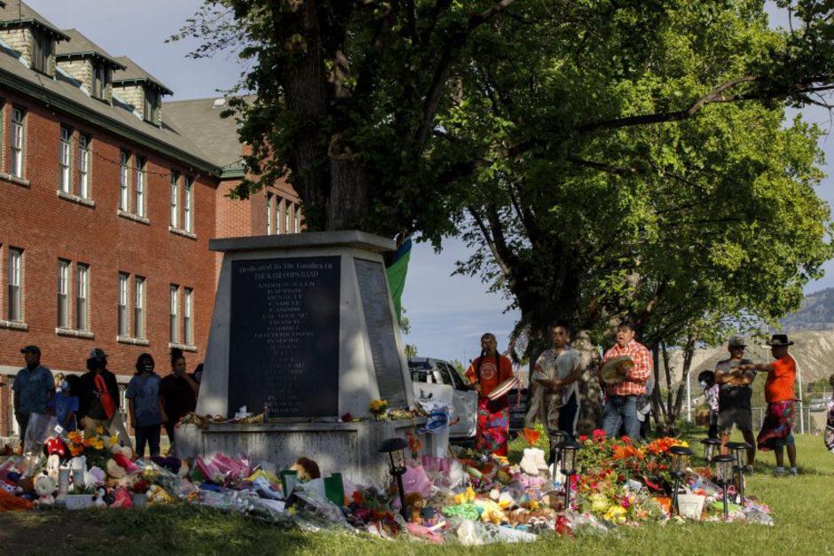 Más de 160 tumbas fueron localizadas en un internado de Canada. (Foto: AFP)