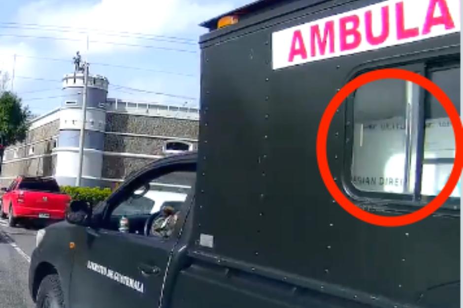 En una ambulancia militar se trasladaron las vacunas Sputnik. (Foto: captura de video)&nbsp;