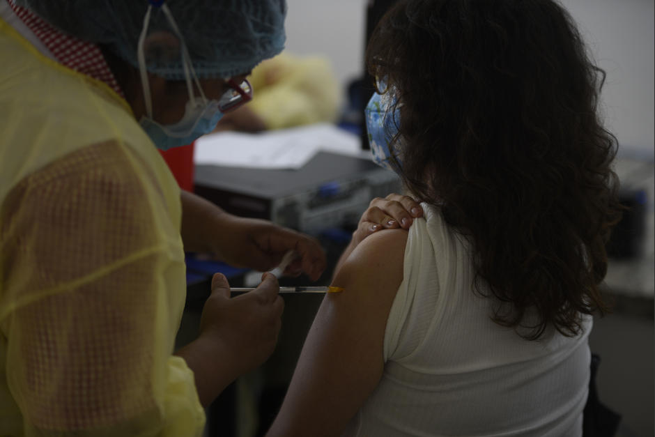 El centro de vacunación del IGSS en la Usac es uno de los más concurridos a nivel nacional. (Foto: Wilder López/Soy502)