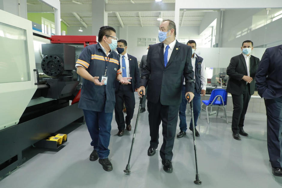 El presidente inauguró un centro de capacitación del Intecap en Villa Nueva. (Foto: SCSPR)&nbsp;