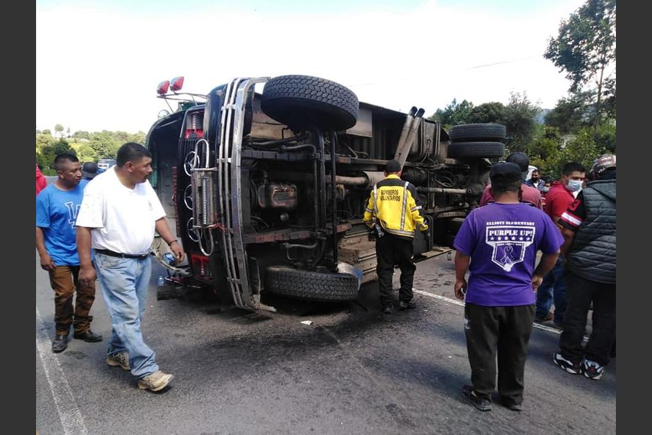 Once personas resultaron heridas, luego de un accidente de tránsito en jurisdicción de Sololá. (Foto: Bomberos Voluntarios)