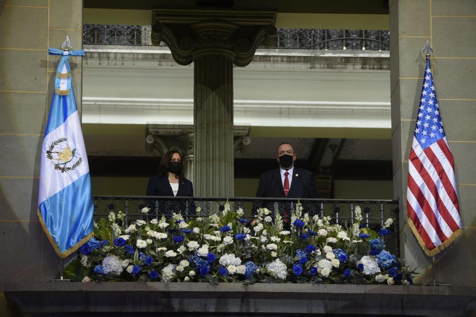 Giammattei y Harris se reunieron este lunes en el Palacio Nacional de la Cultura. (Foto: Wilder López/Soy502)