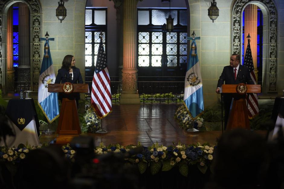 Kamala Harris, vicepresidenta de Estados Unidos y Alejandro Giammattei , presidente de Guatemala, sostuvieron una reunión. (Foto: Wilder López/Soy502)