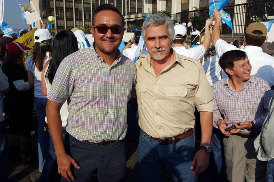 José Enrique Urrutia Estrada junto a Ricardo Méndez Ruiz en una fotografía publicada en enero de 2016. (Foto: Facebook José Urrutia)&nbsp;