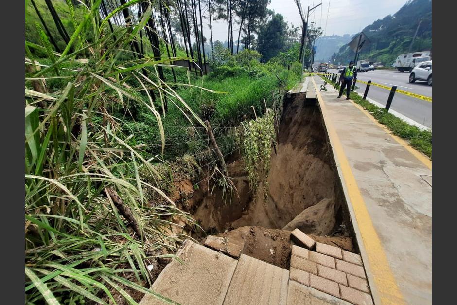 El socavamiento está ubicado en el kilómetro 15.2 de la CA-09 sur. (Foto: Conred)