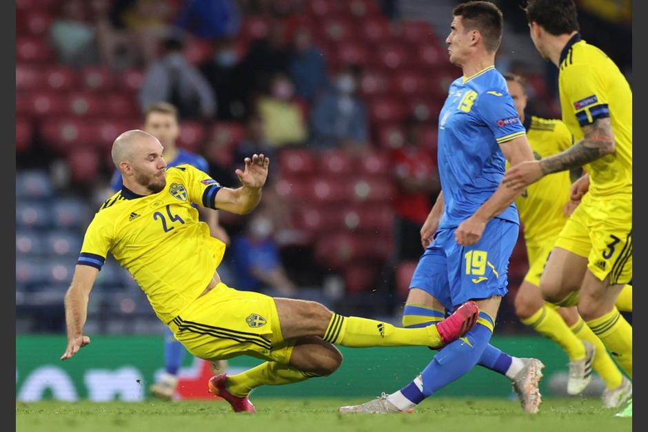 El jugador ucraniano tuvo que abandonar el juego tras la terrible lesión. (Foto: AFP)