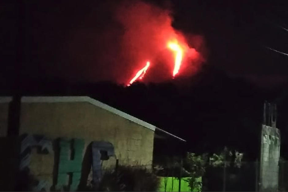 El volcán de Pacaya incrementó su actividad eruptiva durante la madrugada de este miércoles 3 de marzo. (Foto: Conred)&nbsp;