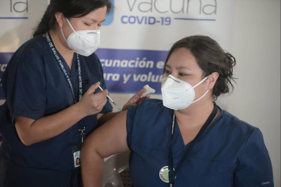 Según la ministra de Salud, las vacunas de Moderna presentan efectos más fuertes en las personas. (Foto con fines ilustrativos: Wilder López/Soy502)