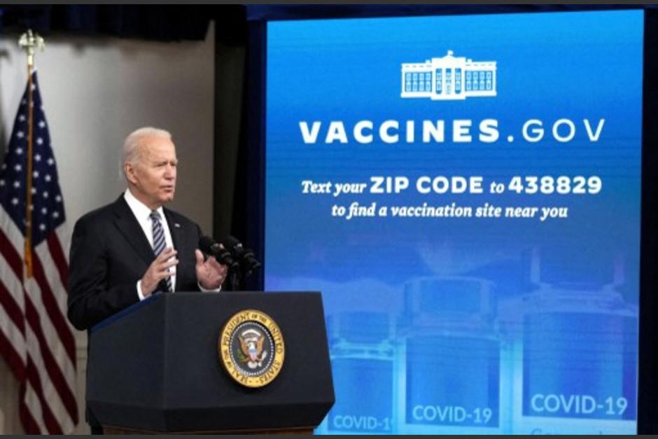 El objetivo de Joe Biden es asegurar que el 70% de adultos reciban la primera dosis. (Foto: AFP)